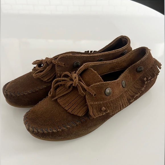 Minnetonka Brown Suede Fringe Boho Moccasins- 7 - Picture 1 of 7